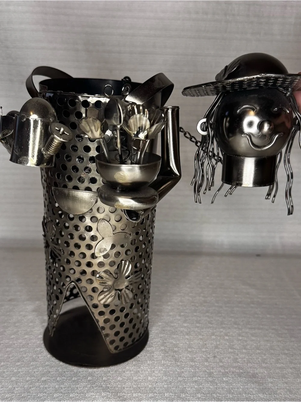 Vintage Garden Lady Wine Holder 🌸 Metal Floral Decor